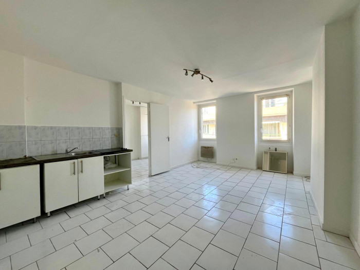 vente-appartement-Marseille-13006-2