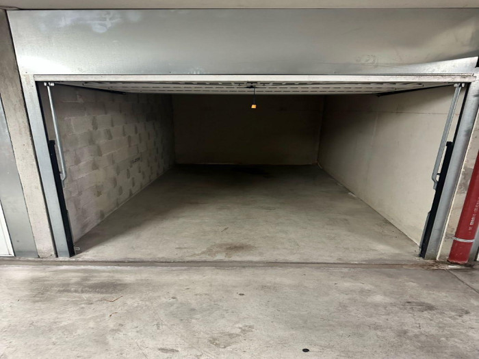 location-parking-box-Marseille-13008-1